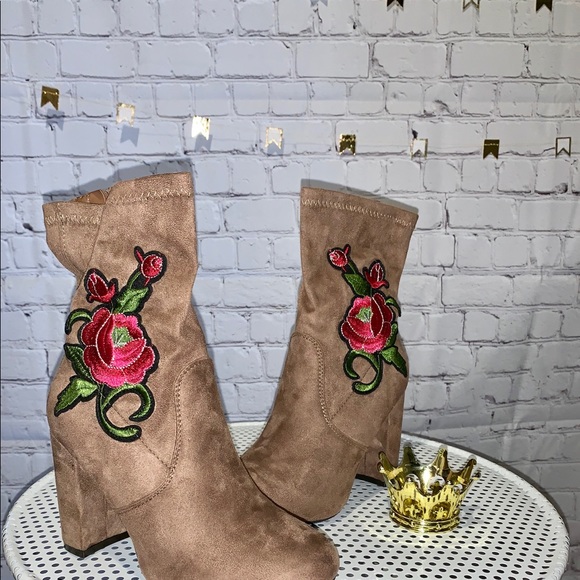 Give Me Roses Booties - Picture 3 of 4
